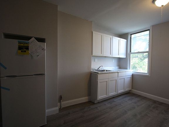 4th image of 276 19th St #5