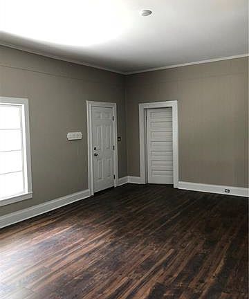 3rd image of 606 W Franklin St