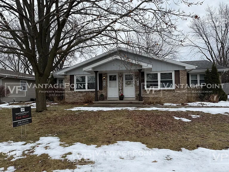 826 N Hawthorne Dr — Photo 1
