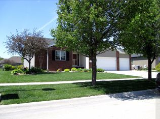 10221 N 151st St, Waverly, NE 68462