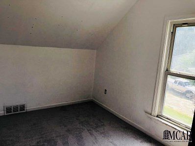 5th image of 627 King St