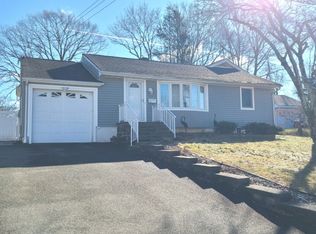 6 Valley View Dr, Mine Hill, NJ 07803