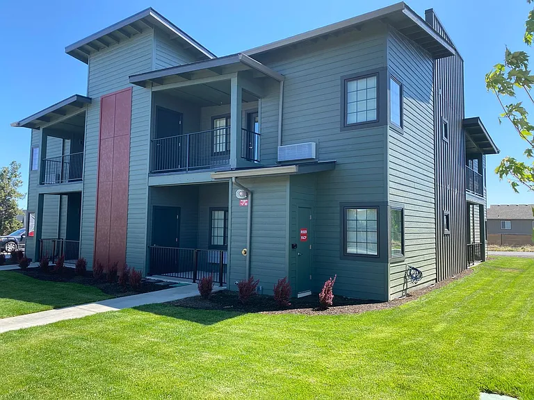 1140 SW 27th St #102 — Photo 5