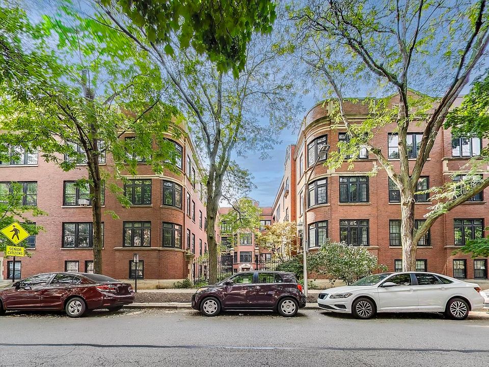 1st image of 2918 N Pine Grove Ave APT 3