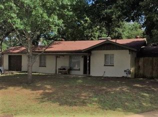 1900 McCleskey Ct, Fort Worth, TX 76112