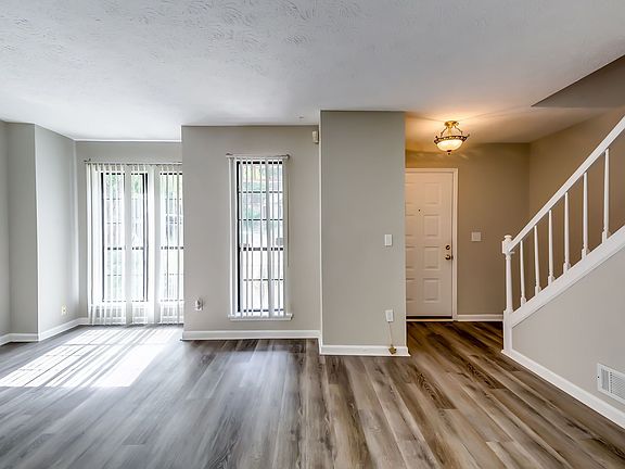 4th image of 884 Brandy Oaks Ln