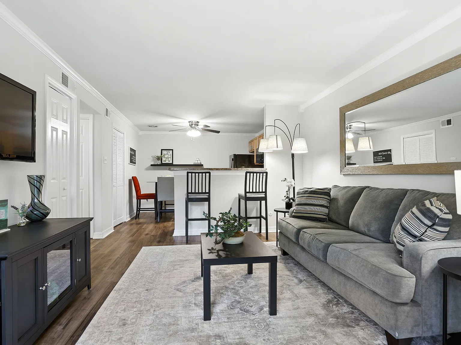 Kensington West Apartments — Photo 4