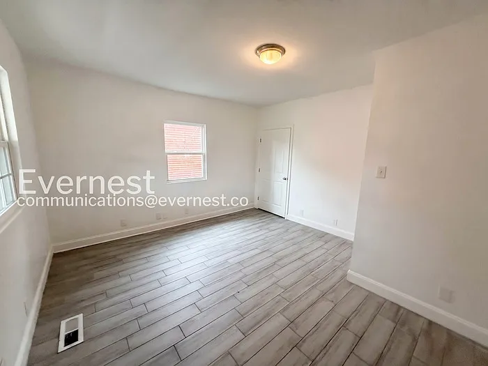 1402 Avenue E — Photo 7