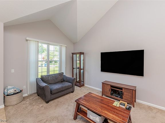 4th image of 3379 Bridgeport Dr