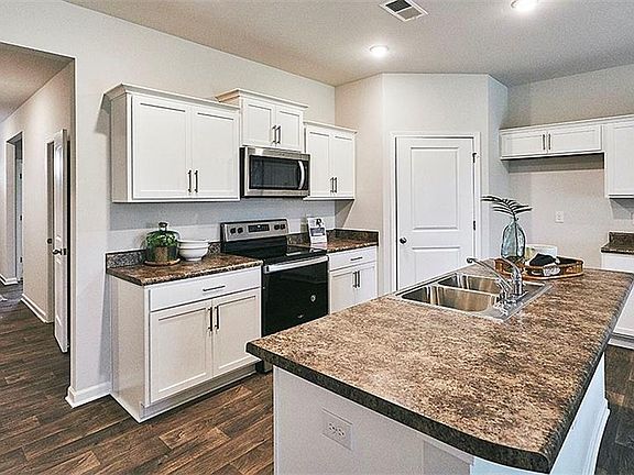 5th image of 402 Olivia Ct