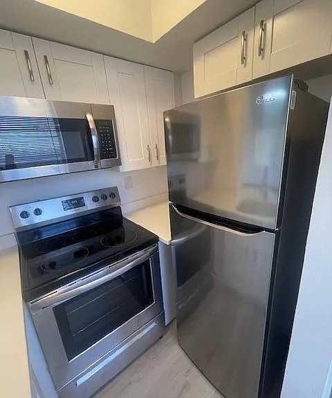 411 SE 10th St #5 — Photo 6