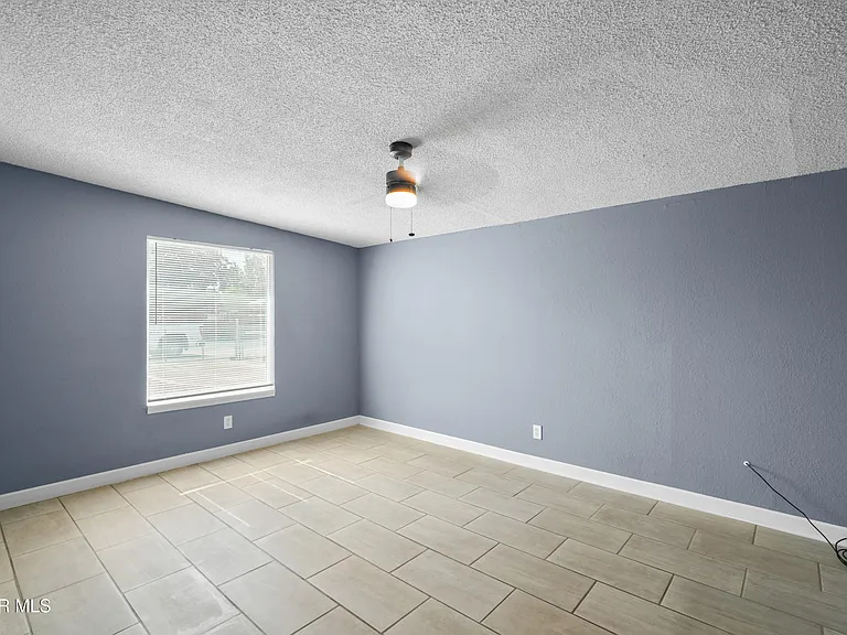 3977 Las Casitas Dr #B — Photo 8