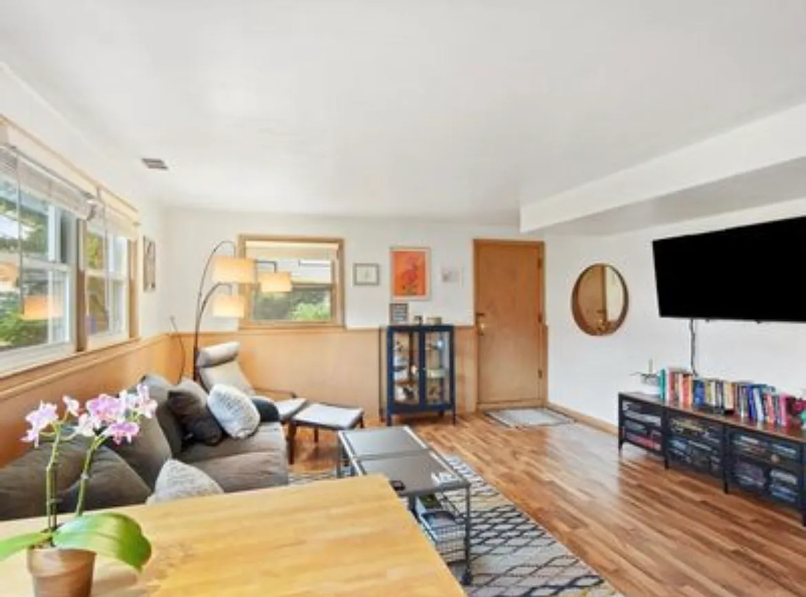 1 bed, 900 sqft, $1,600 — Photo 2