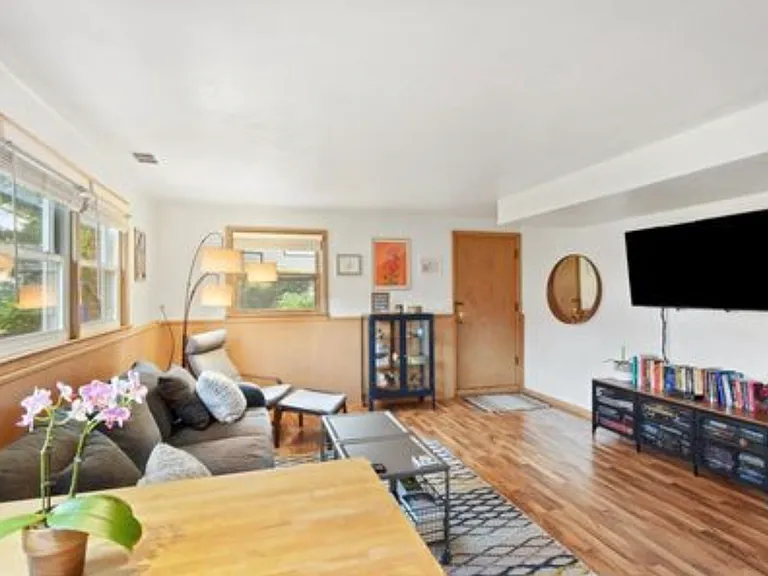 5105 Wallace Ave #B — Photo 2