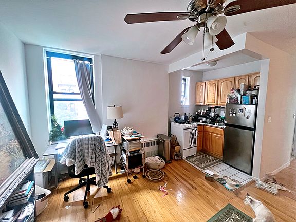 2nd image of 70 W 71st St APT 4D