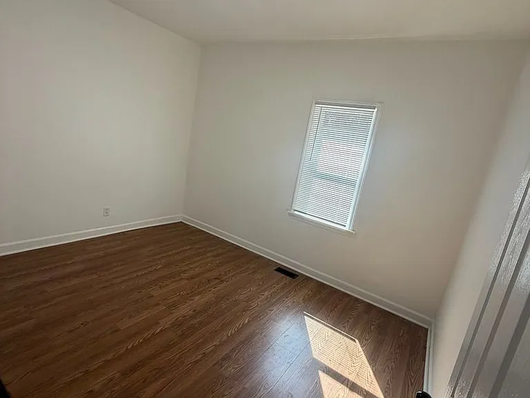 2435 Diamond Ave — Photo 23