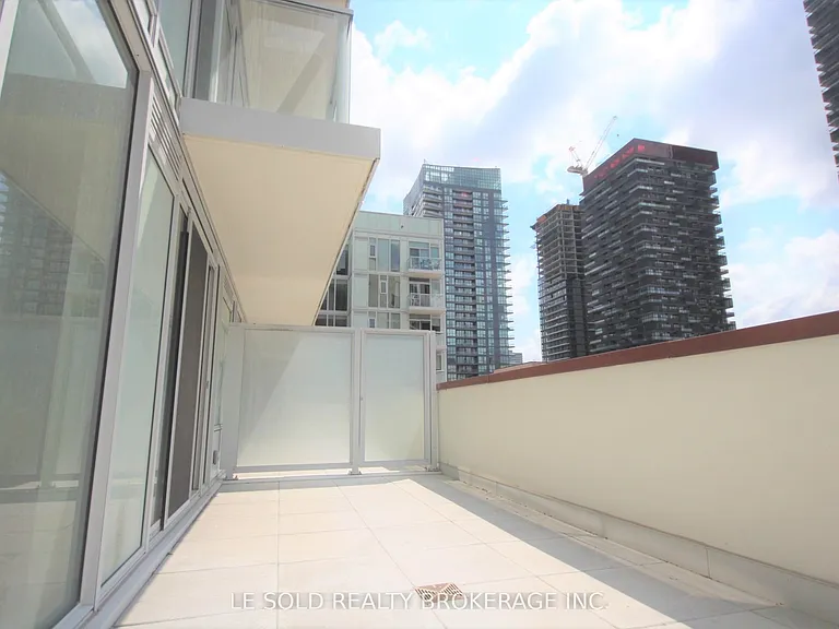 33 Helendale Ave #617 — Photo 26
