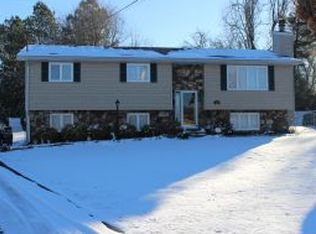 143 Meadow Dale Cir, Kingsport, TN 37663