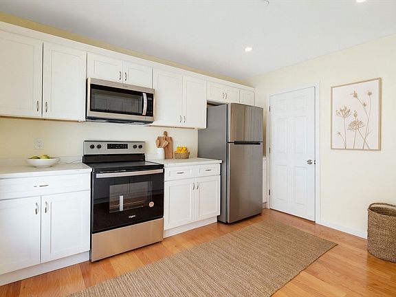 4th image of 1 Glenwood St APT 5