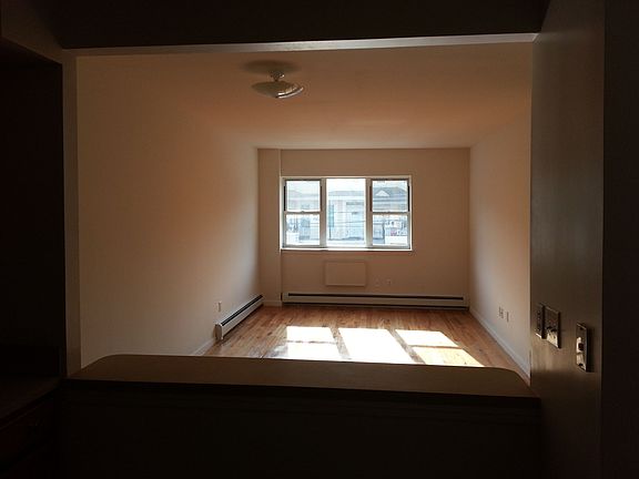 5th image of 608 Wales Ave