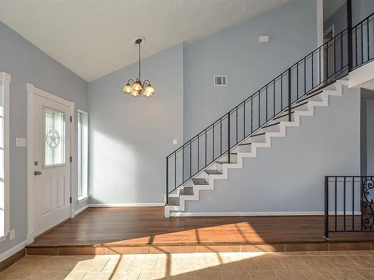 22722 Fincastle Dr — Photo 8