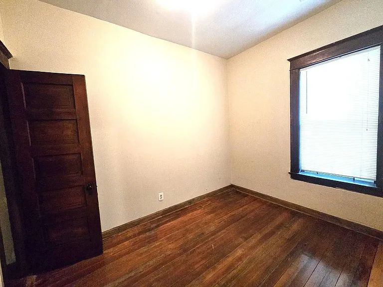 6339 S Eberhart Ave #1 — Photo 3