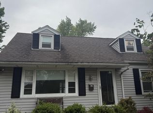 4211 N Gate Ridge Rd, Peoria, IL 61614