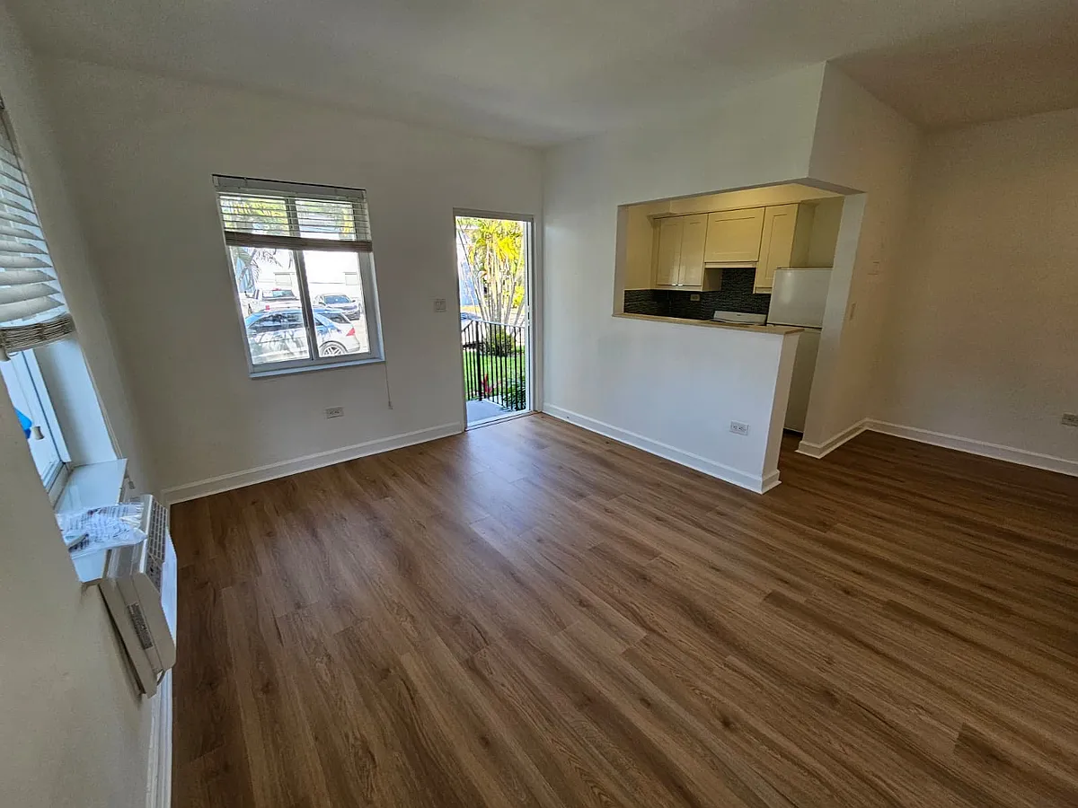 Building Photo - 9005 NE 8th Ave #1