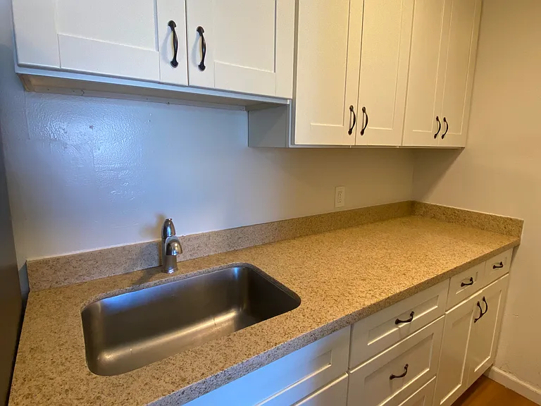1101 Frankfurt Ave #7 — Photo 6