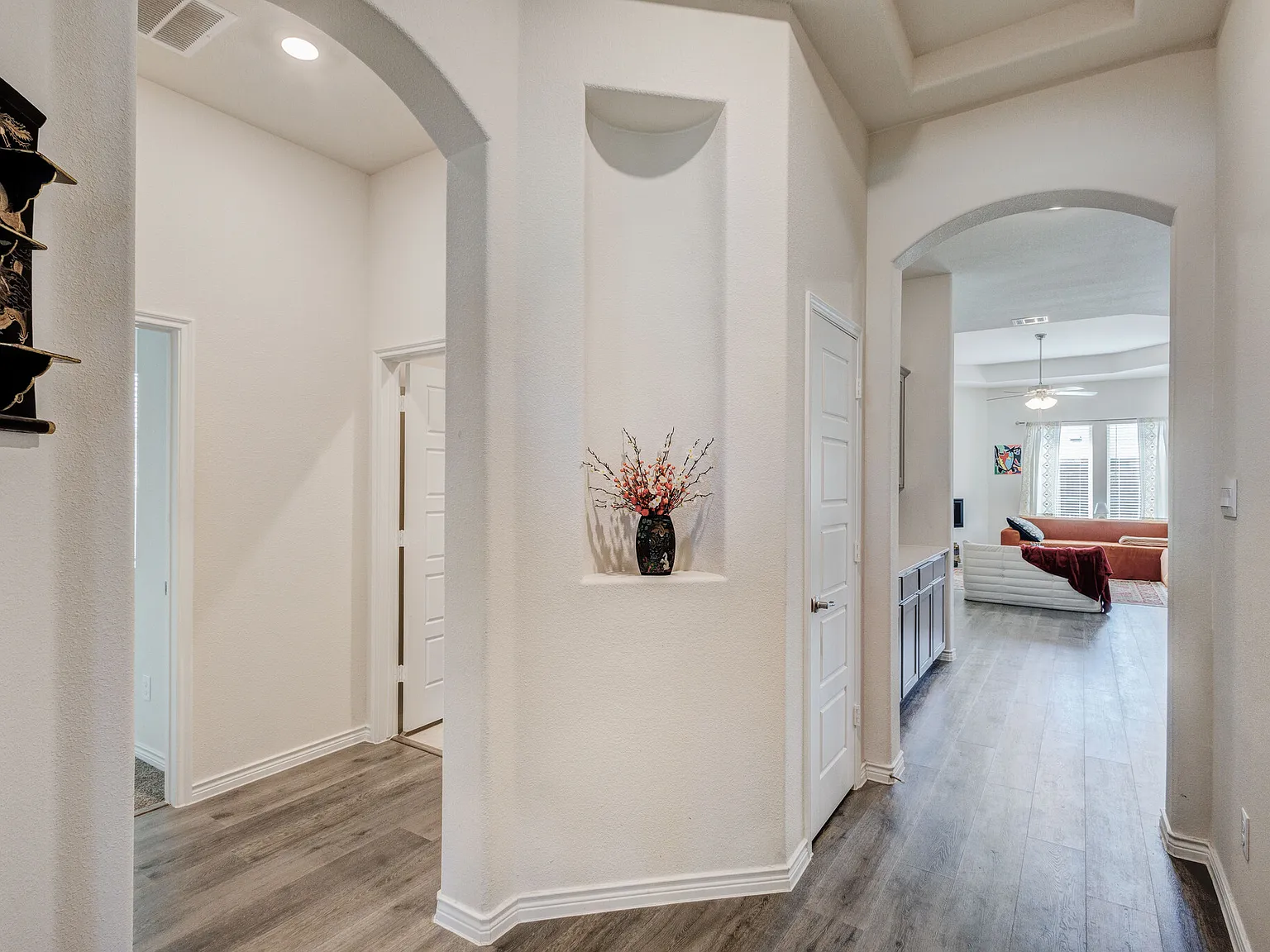 4 bed, 2019 sqft, $2,900 — Photo 4