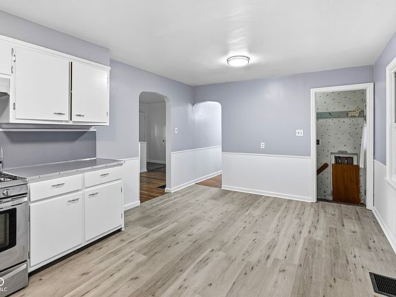 5th image of 483 S Somerset Ave