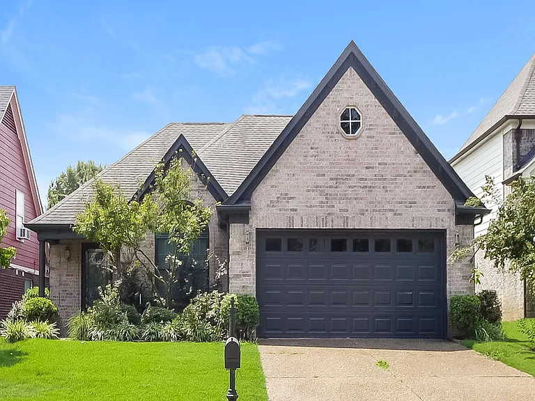 200 Magnolia Garden Ln — Photo 1