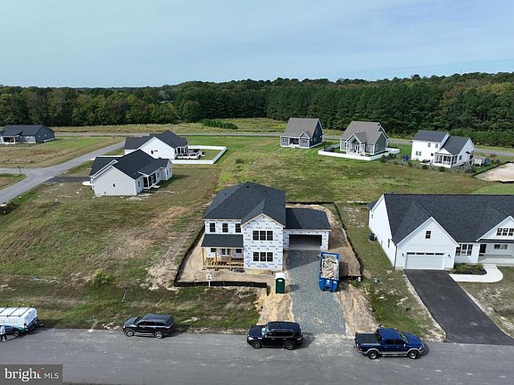 3rd image of 8 Preakness Dr