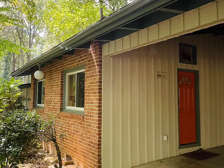 2338 Tanglewood Cir NE — Photo 3