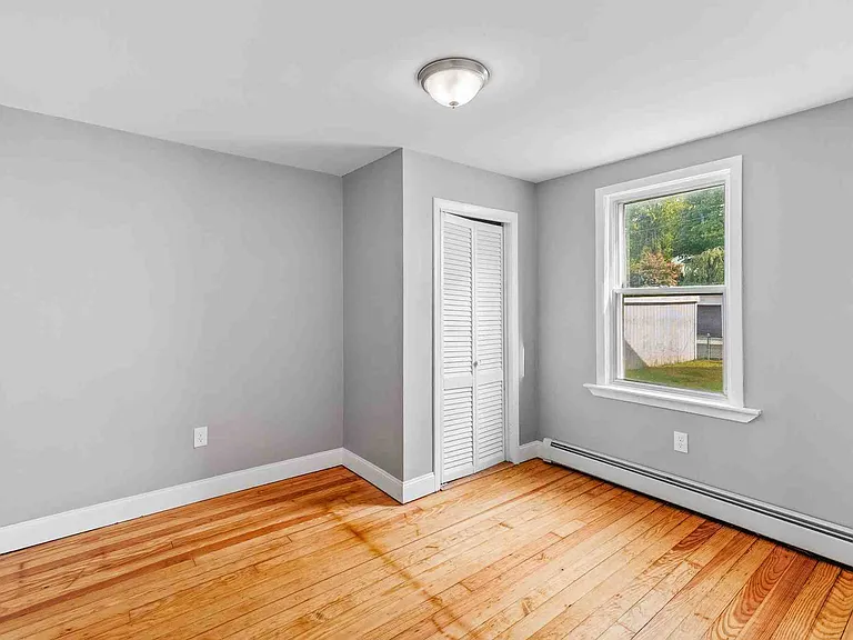 100 Weetamoe St #1 — Photo 9