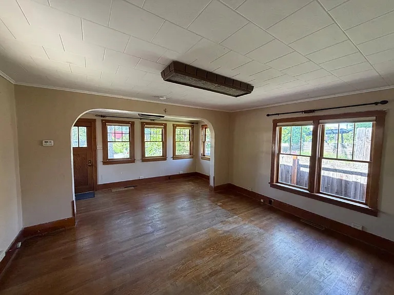 116 S Church Ave — Photo 2