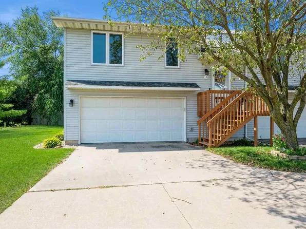 408 Sugar Creek Ln APT J, North Liberty, IA 52317
