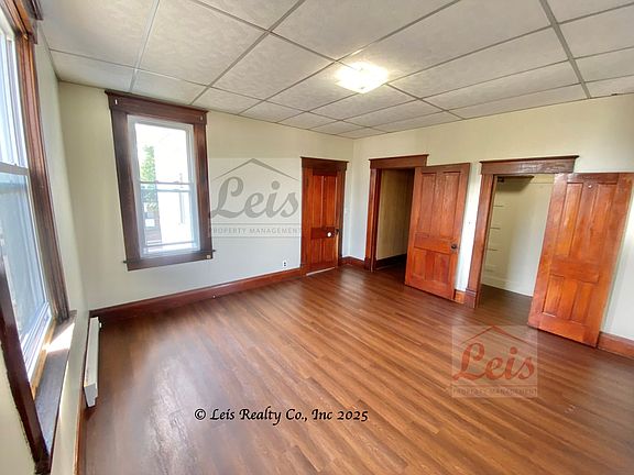2nd image of 323 1/2 N Sugar St #1
