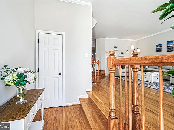 5th image of 7807 Desiree St