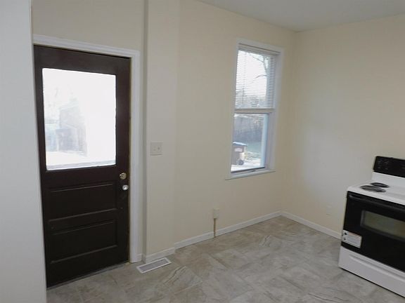 5th image of 1040 Beech Ave