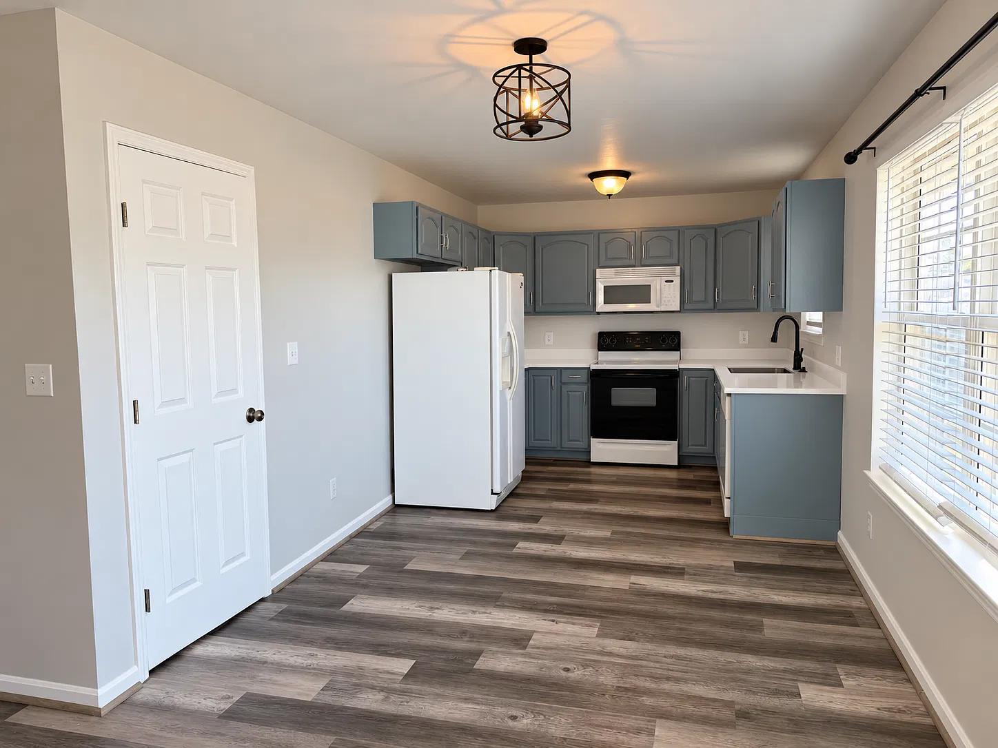 3 bed, 1295 sqft, $1,900 — Photo 3
