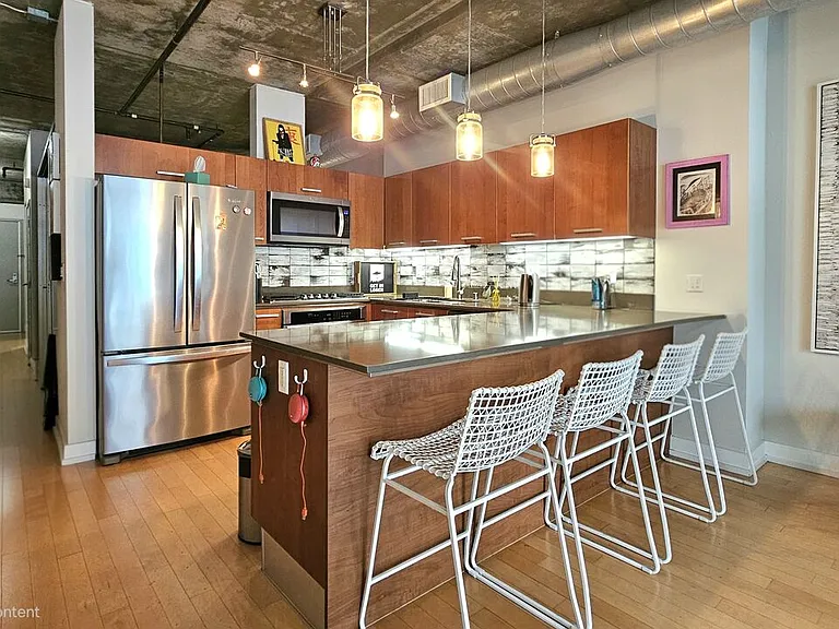 645 W 9th St #609 — Photo 2