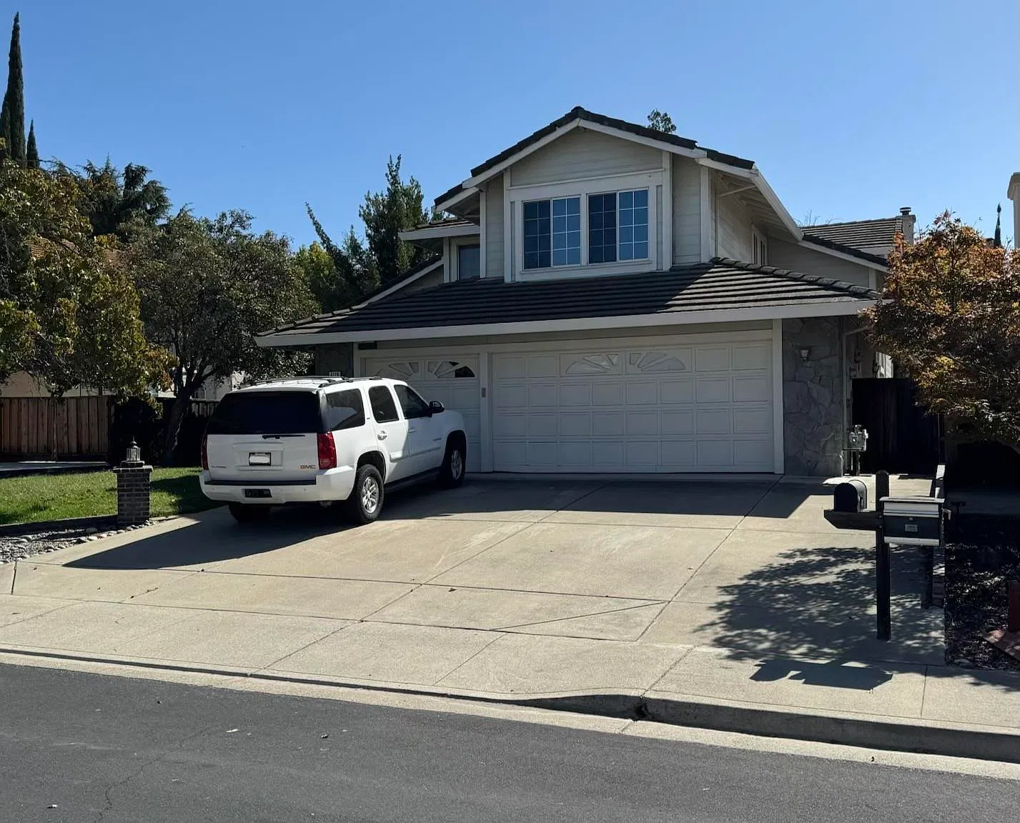 4 bed, 3.0 bath, 2739 sqft, $3,600 — Photo 1