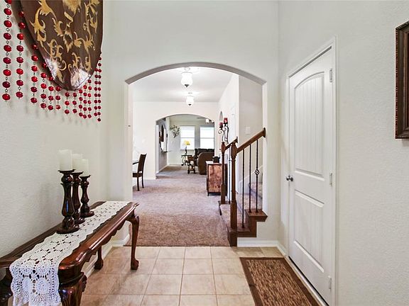 Foyer entrance into this well maintained home.