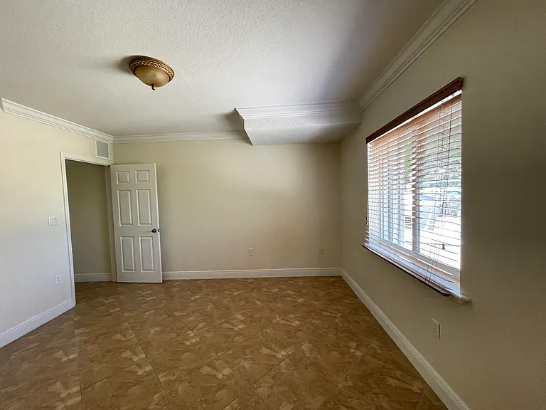 156 Marina Ave — Photo 7