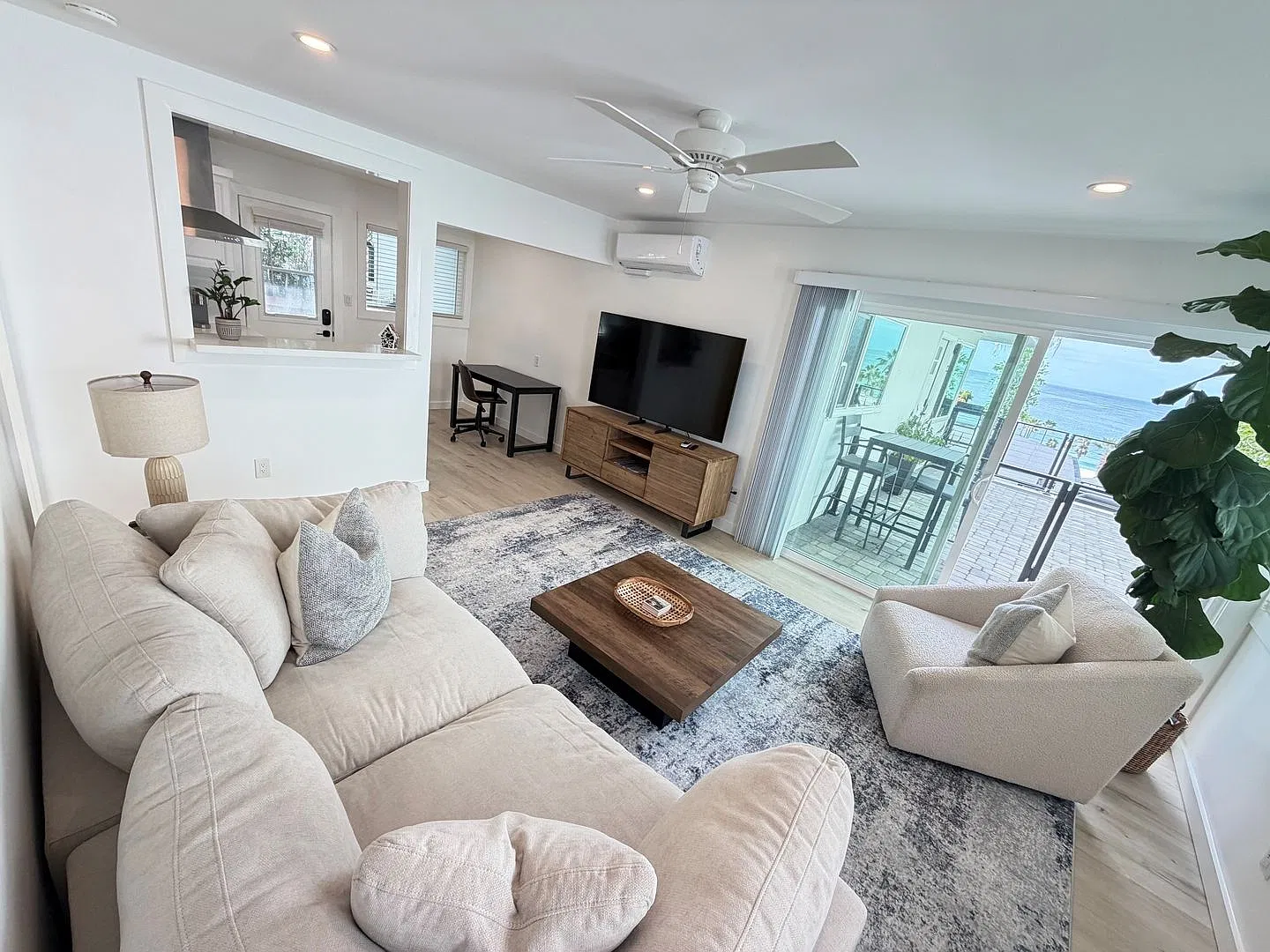 428 Monterey Ln. — Photo 4