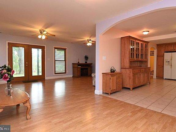 4th image of 20503 Darnestown Rd