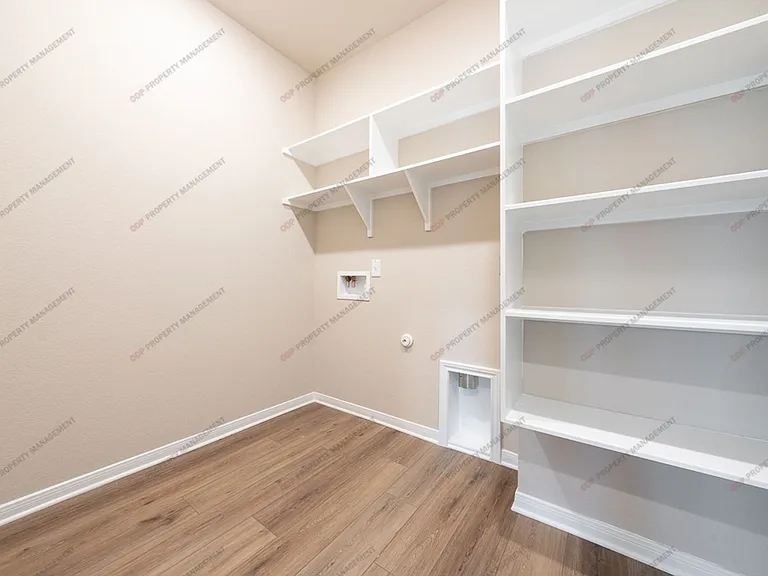 5305 Friars Loop — Photo 22