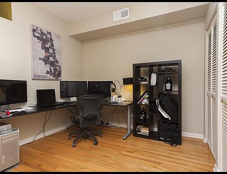 343 W Old Town Ct #301 — Photo 3