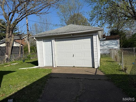 3rd image of 5608 Leona St